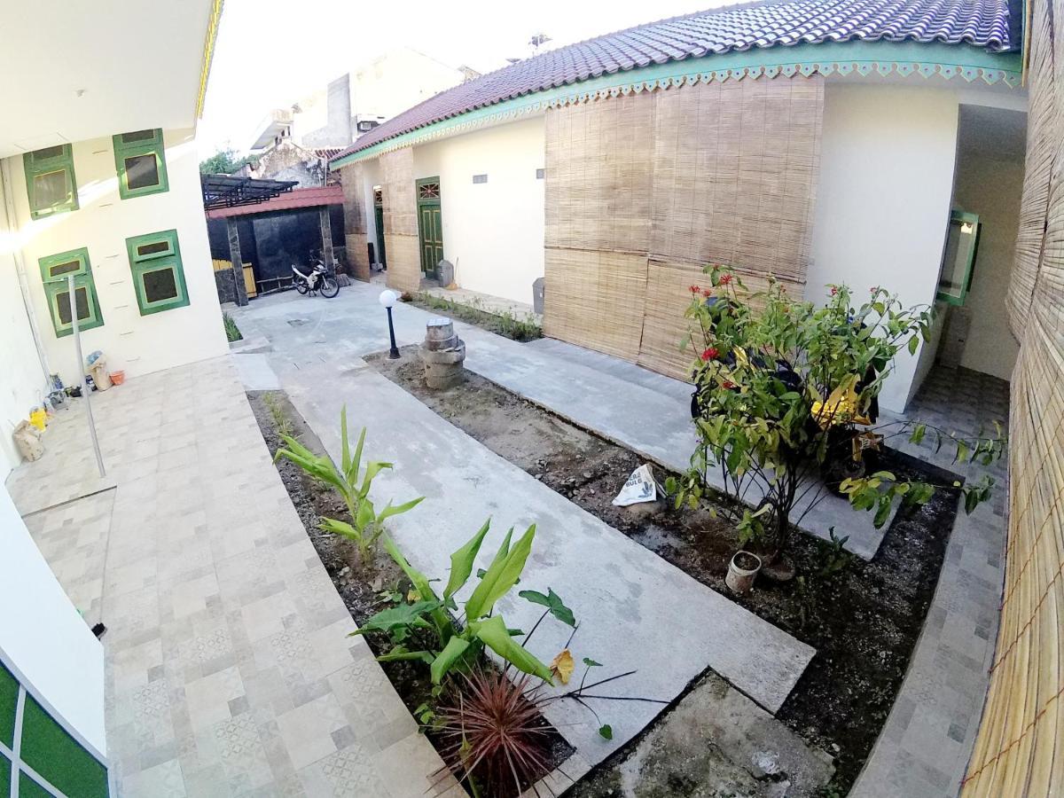 Ngadiwinatan Alleyway Guest House Jogja Yogyakarta Exterior foto